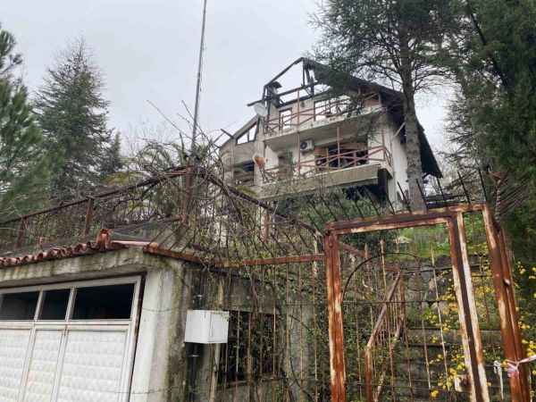 Ünlü oyuncu Şehsuvar Aktaş'ın anne ve babası yangında hayatını kaybetti