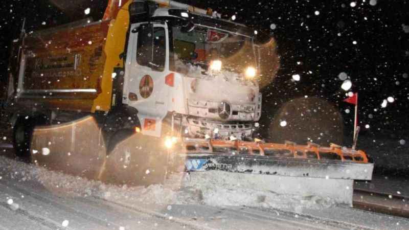 Erzincan’da kar ve tipi ulaşımda aksamalara neden oldu