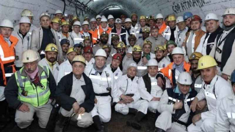 Enerji ve Tabii Kaynaklar Bakanı maden işçileriyle iftar yaptı