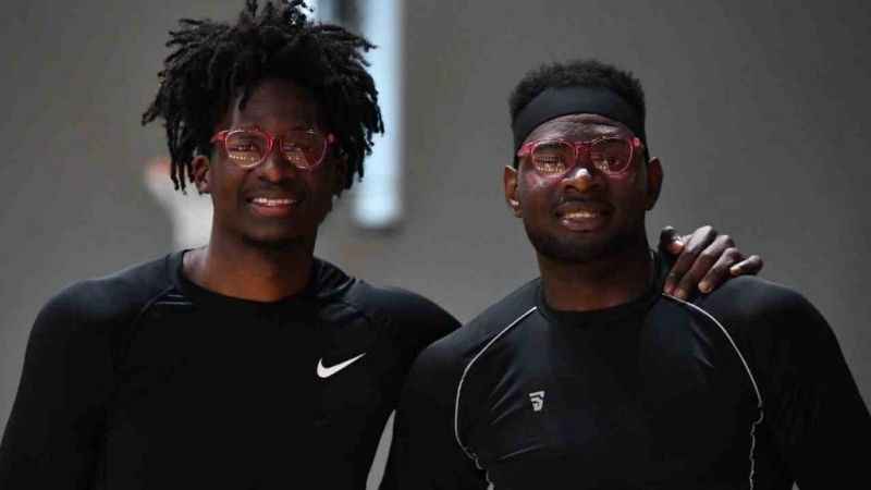 Basketbolculardan kansere pembe gözlük