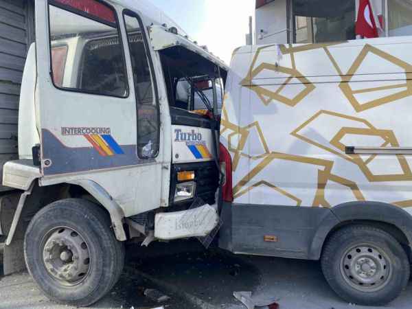 Bağcılar’da zincirleme kazanın video görüntüleri ortaya açıktı