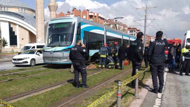 Tramvayın altında kalan Menal Şahade hayatını kaybetti