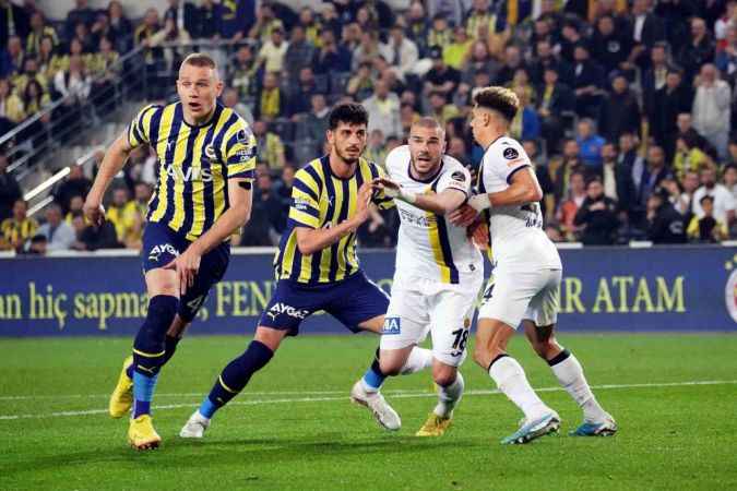 Fenerbahçe üç puanı uzatmalarda kazandı