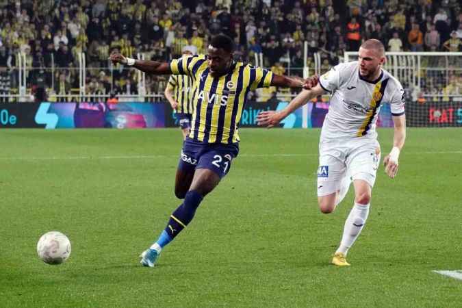 Fenerbahçe üç puanı uzatmalarda kazandı