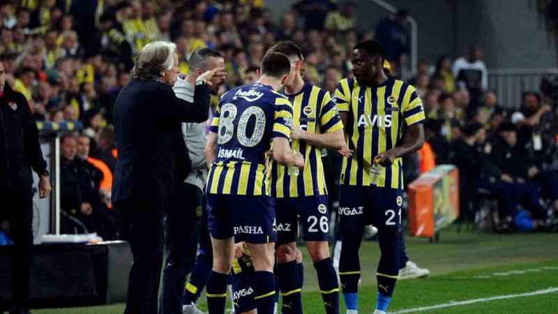 Fenerbahçe üç puanı uzatmalarda kazandı