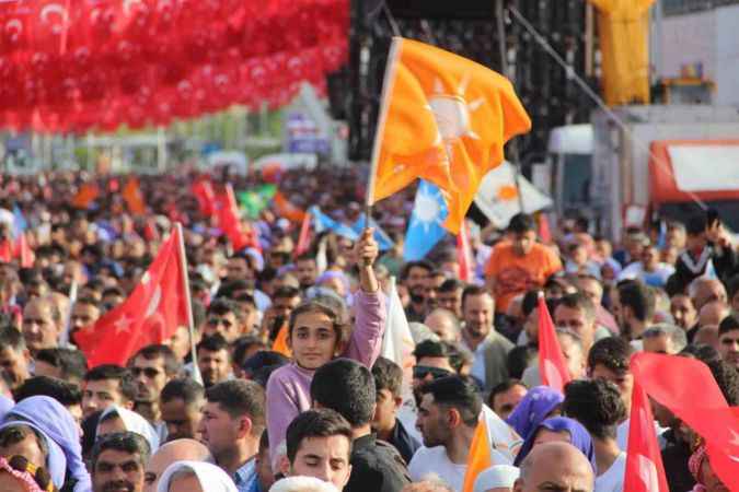 Ekonomik sıkıntı ve hayat pahalılığını yine biz çözeceğiz