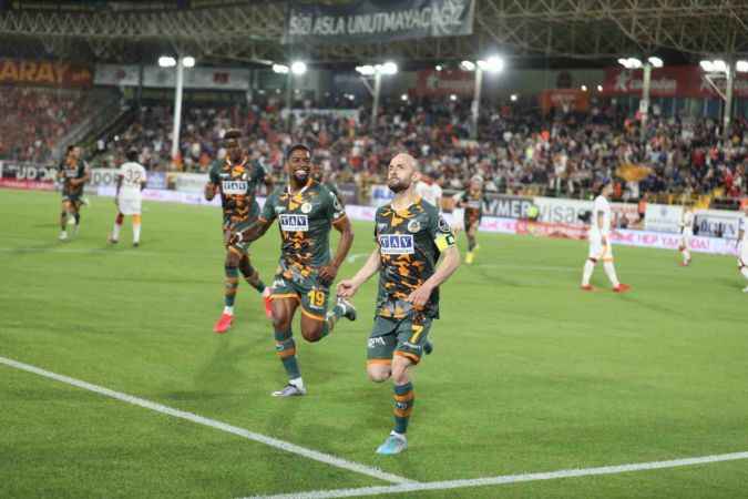 Galatasaray, Alanya'da ikinci yarı farka koştu