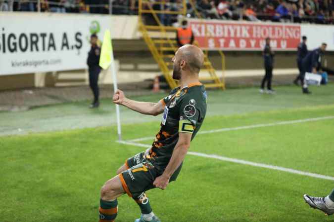 Galatasaray, Alanya'da ikinci yarı farka koştu