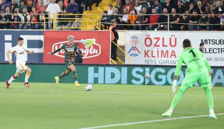 Galatasaray, Alanya'da ikinci yarı farka koştu