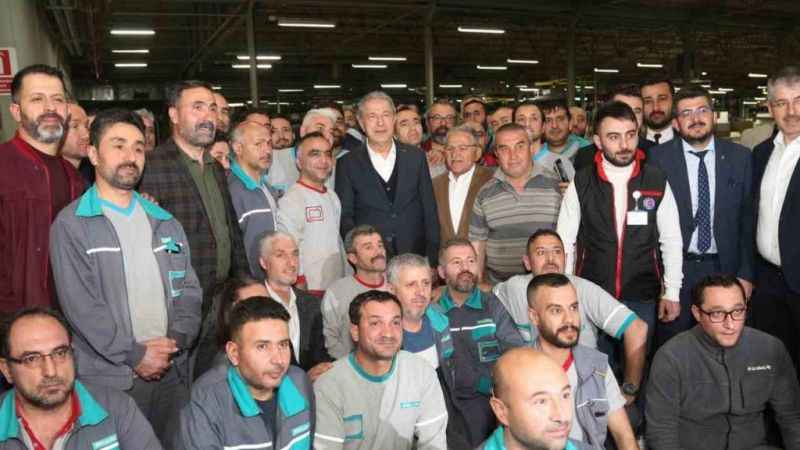 Bakan Akar: Bazıları teröristleri cesaretlendiriyor