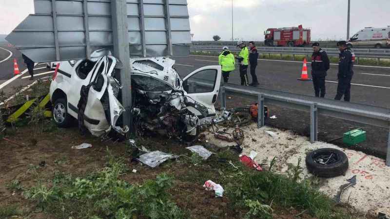Çanakkale’deki kazada Gülsüm Öztürk ve Tevfik Öztürk hayatını kaybetti Çanakkale’deki kazada Gülsüm Öztürk ve Tevfik Öztürk hayatını kaybetti