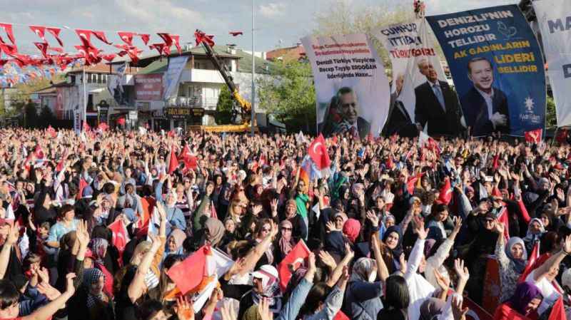 Bay bay Kemal ve Meral Hanım teröristlerle beraber