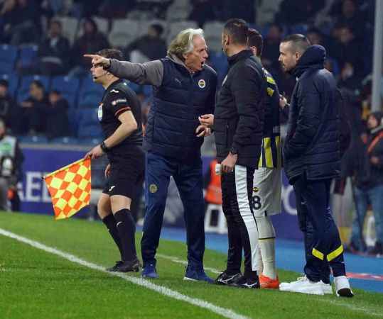 Fenerbahçe yine geriden gelip kazandı