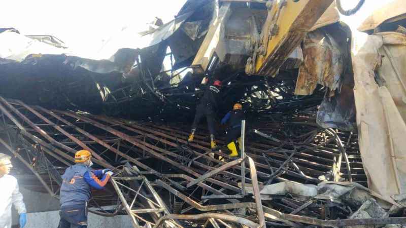 Mersin’deki yangında 3 kişinin cesedi bulundu