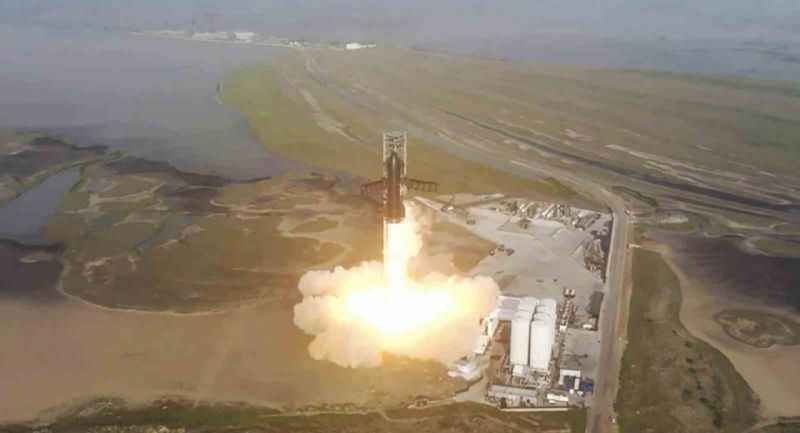 SpaceX’in Starship roketi kalkıştan 4 dakika sonrası patladı