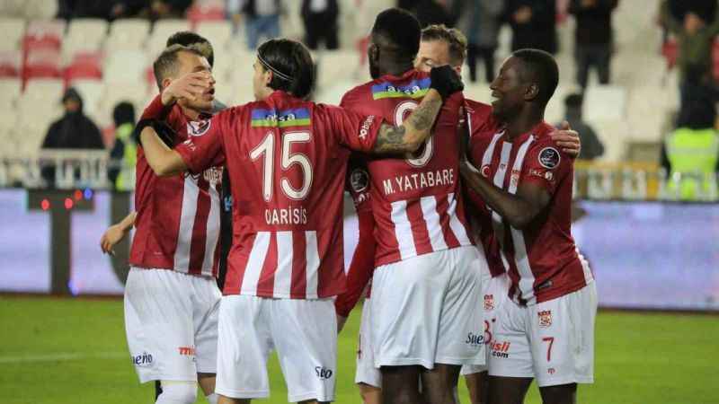 Sivasspor, Trabzonspor'u 4-1'le geçti