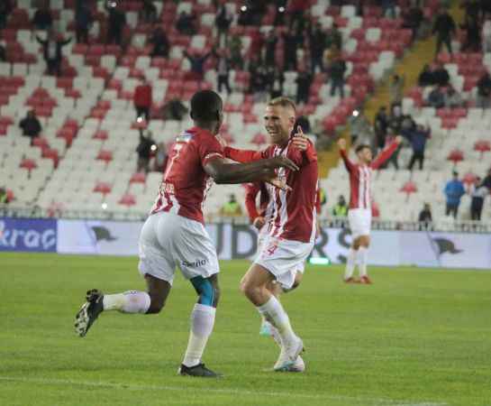 Sivasspor, Trabzonspor'u 4-1'le geçti