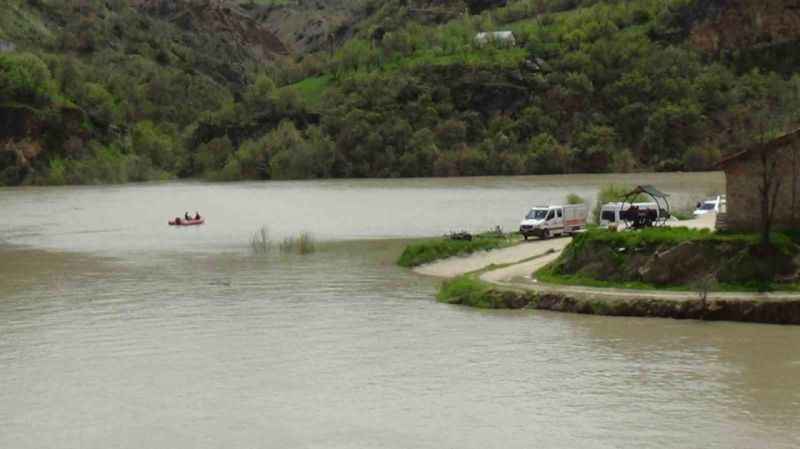 Azat Demiral, Mehmet Can Demiral ve Baran Aslan Taş’ın bulunduğu araç Munzur Çayı'na düştü