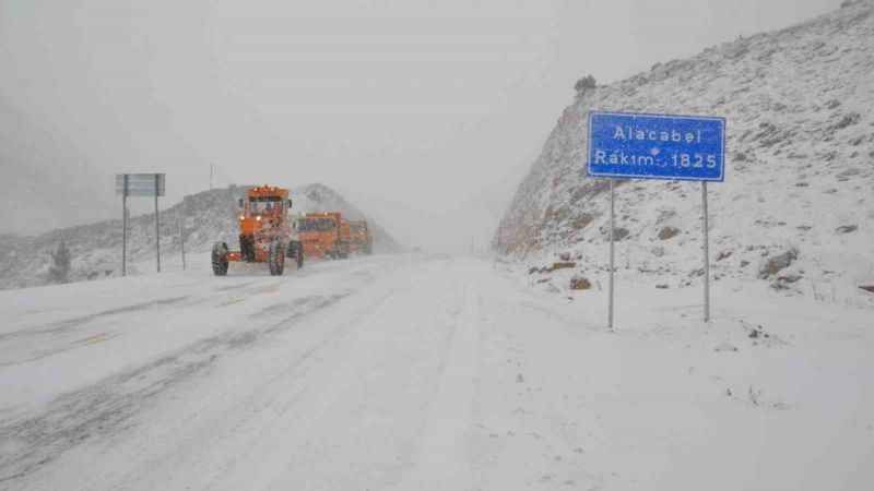 Nisan ayının sonunda Antalya'ya kar sürprizi