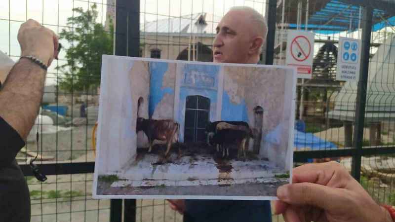 Ermeniler, Karabağ’da bulunan Ağdam Cuma Camii’ne zarar verip ahır olarak kullanmış