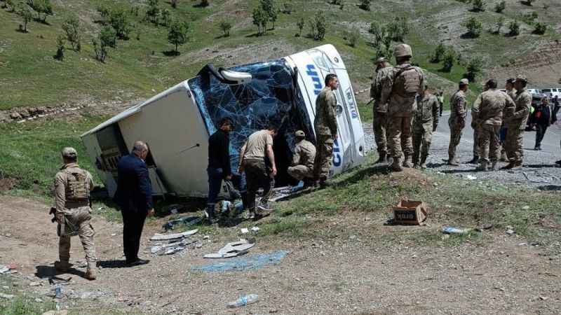 Şırnak’ta askeri personel taşıyan otobüs devrildi: 2 şehit ve yaralılar var