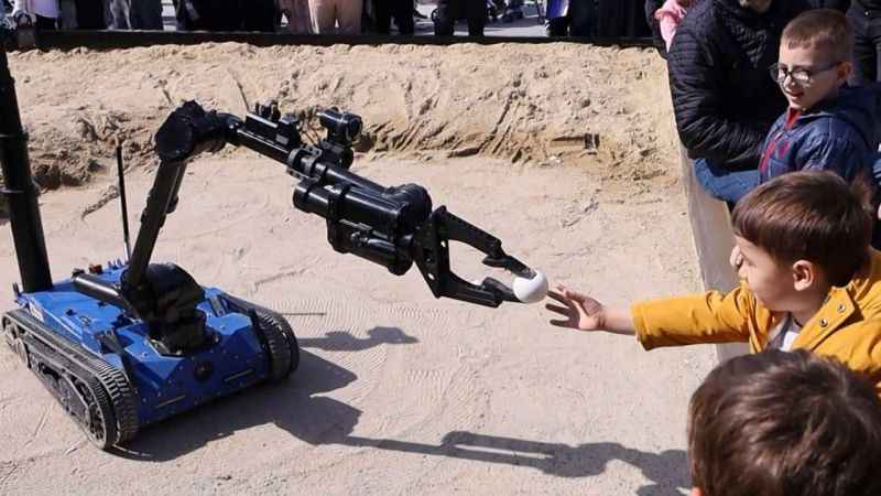 TEKNOFEST'te vatandaşlar yerli ve milli silahlara yoğun ilgi gösterdi