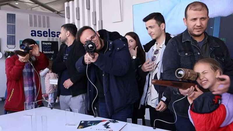 TEKNOFEST'te vatandaşlar yerli ve milli silahlara yoğun ilgi gösterdi