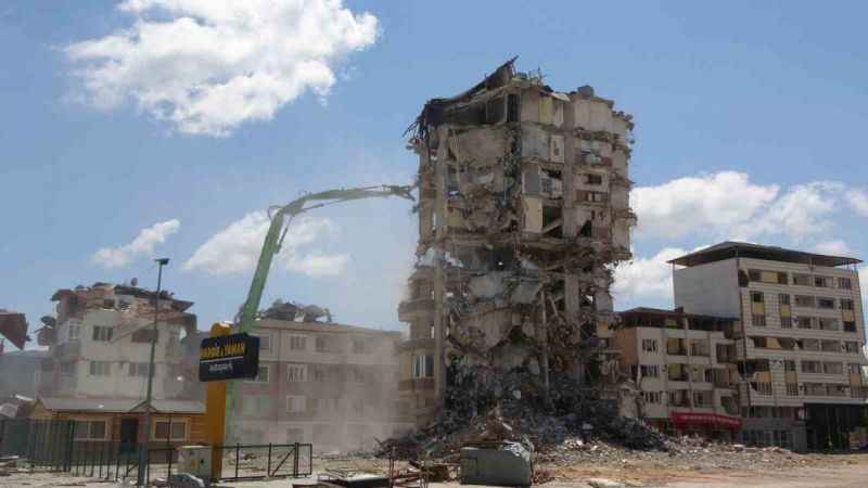 Hatay’da enkaz kaldırma çalışmaları devam ediyor