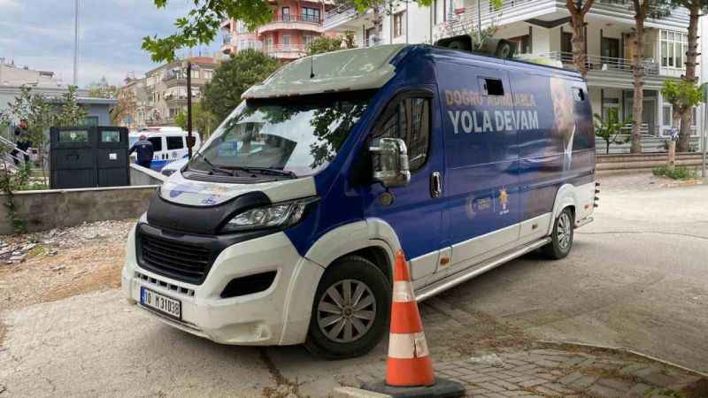 AK Parti seçim aracına saldırı