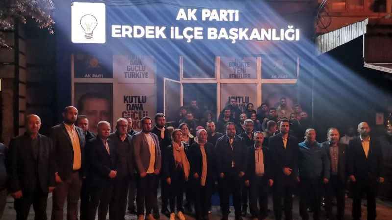 AK Parti seçim aracına saldırı