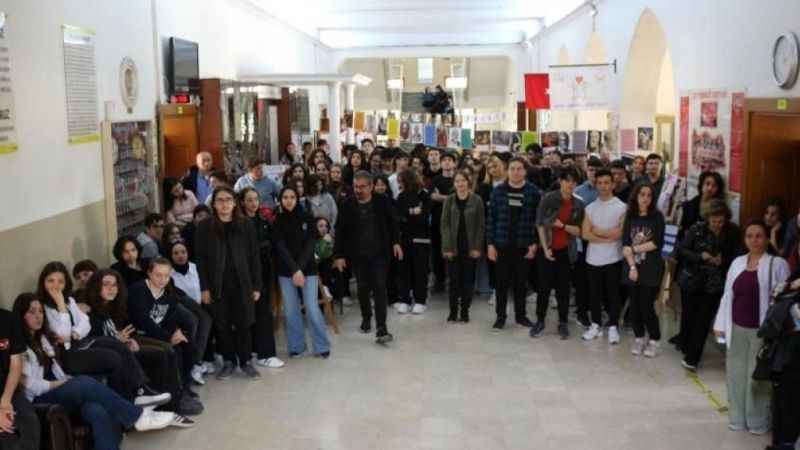 Atatürk Lisesi’nin bir koridoru ‘Felsefe Sokağı oldu