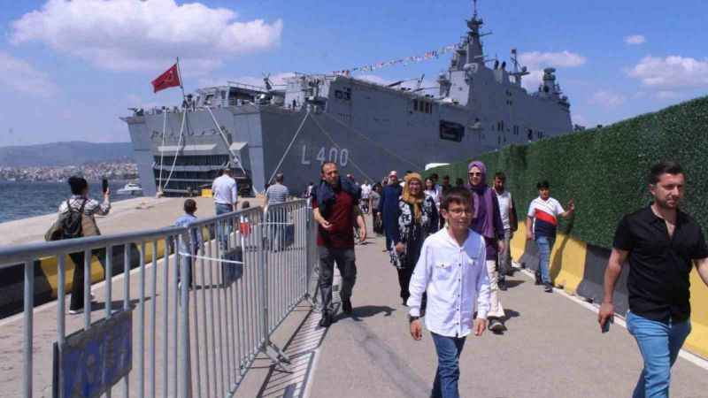 İzmir’de TCG Anadolu kuyruğu