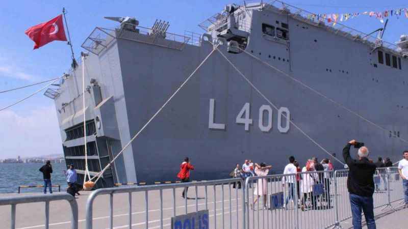 İzmir’de TCG Anadolu kuyruğu