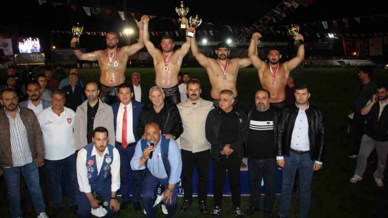 Hüseyin Gümüşalan mağlup eden İsmail Balaban Kumluca Başpehlivanı oldu