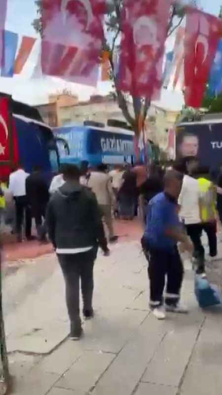 CHP’liler ile AK Parti’liler arasında kavga çıktı, CHP’li meclis üyesi silahına sarıldı