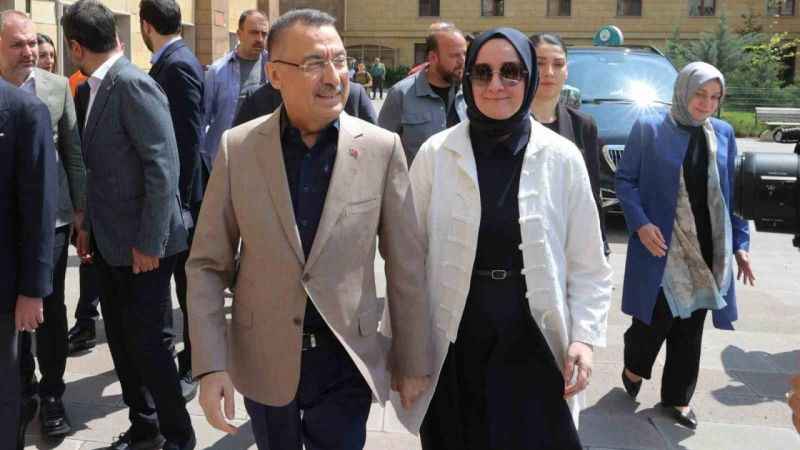 Hümeyra Şahin Oktay ve Fuat Oktay oyunu Ankara’da kullandı