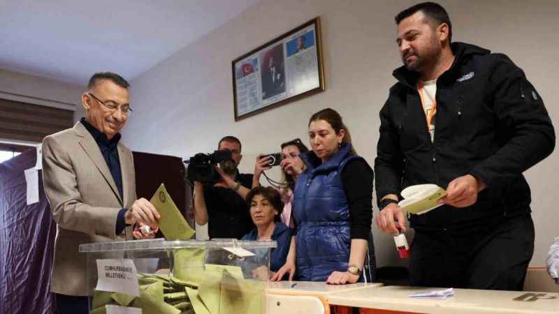 Hümeyra Şahin Oktay ve Fuat Oktay oyunu Ankara’da kullandı