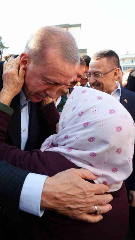 Zülfiye nine TOGG’a binince gözyaşlarını tutamadı