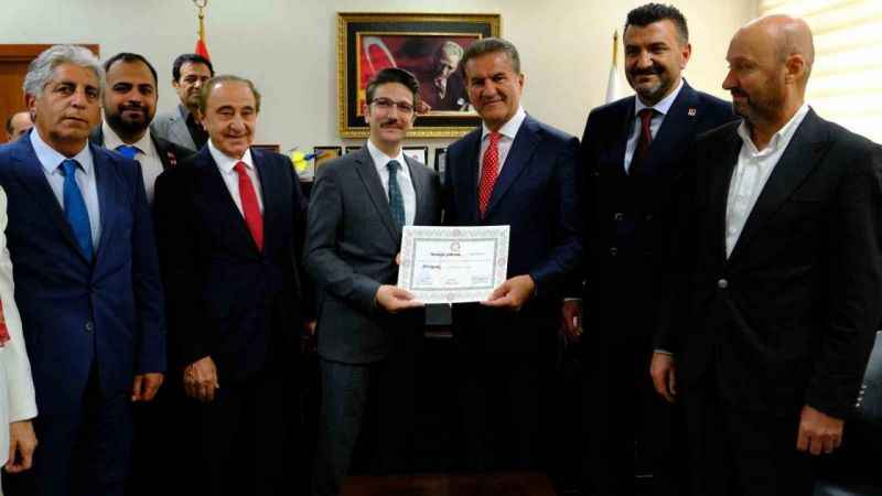 Mustafa Sarıgül milletvekili oldu, mazbatasını aldı