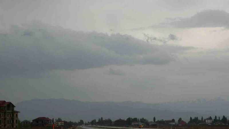 Yüksekova gündüz saatlerinde geceyi yaşadı