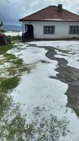 Yozgat’ta dolu yağışı etkili oldu