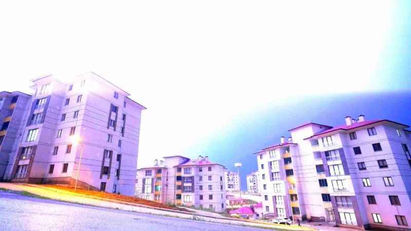 Yüksekova’da şimşekler geceyi gündüze çevirdi