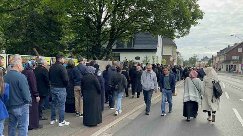 Oy vermek için saatlerce beklediler