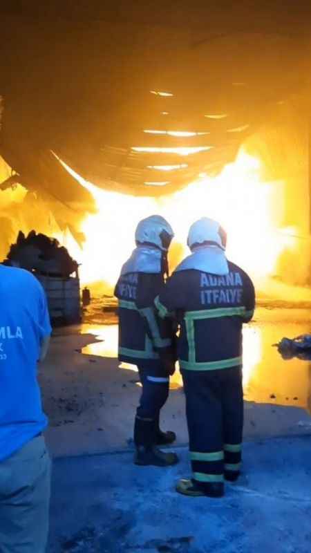 Geri dönüşüm fabrikasında yangın çıktı