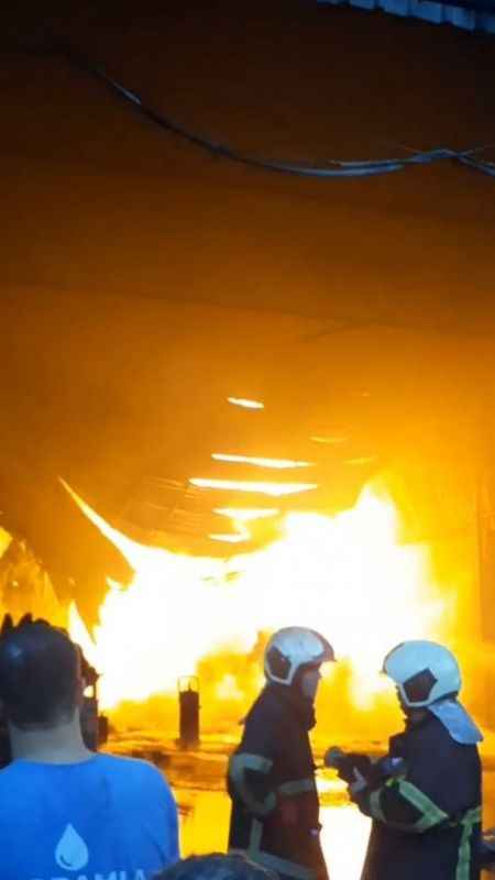 Geri dönüşüm fabrikasında yangın çıktı