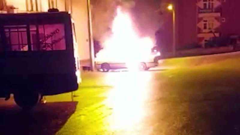 Kırıkkale’de park halindeki otomobil alevlere teslim oldu