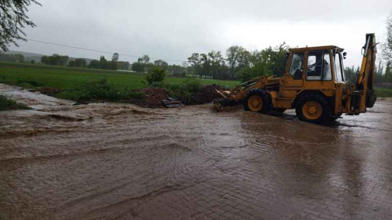 Çorum’da kuvvetli sağanak tarım arazilerini vurdu, hayatı felç etti