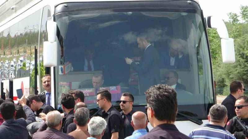 Cumhurbaşkanı Erdoğan Malatya'da sevgi gösterileriyle karşılandı