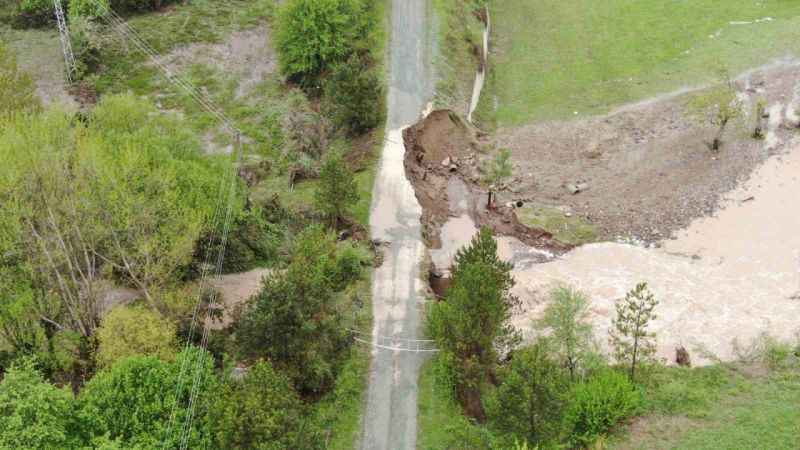 Kastamonu’da sel yüzünden yol çöktü, tarım arazileri sular altında kaldı