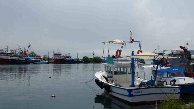 Karadenizli balıkçılar 50 gün sürecek ağ bakımlarını yapıyor